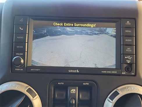 Used 2017 Jeep Wrangler Unlimited Sahara w/ Connectivity Group image 14