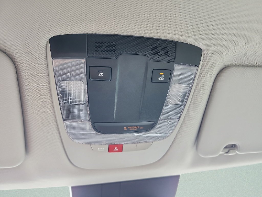 Used 2025 Kia Sportage EX FWD image 17