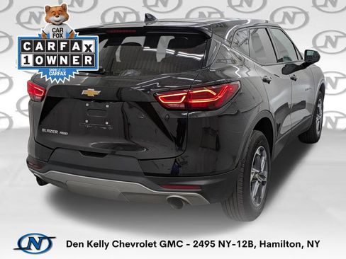 Used 2025 Chevrolet Blazer LT AWD/4WD image 2