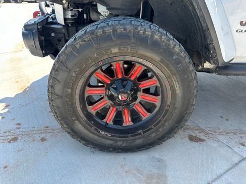 Used 2020 Jeep Gladiator Rubicon AWD/4WD image 2