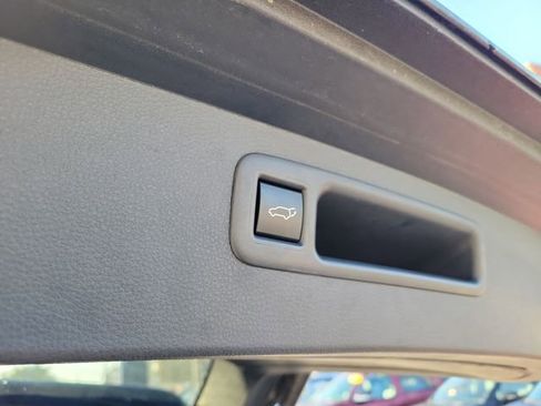 Used 2023 Toyota Highlander L image 11