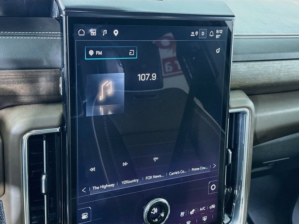 Used 2025 GMC Yukon Denali Ultimate AWD/4WD image 7