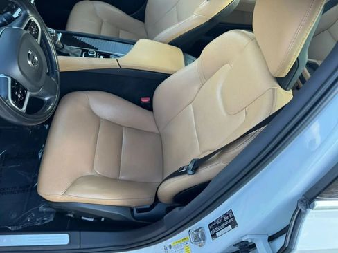 Used 2019 Volvo S90 T6 Momentum image 17