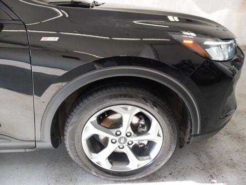 Used 2025 Ford Escape ST-Line FWD image 3