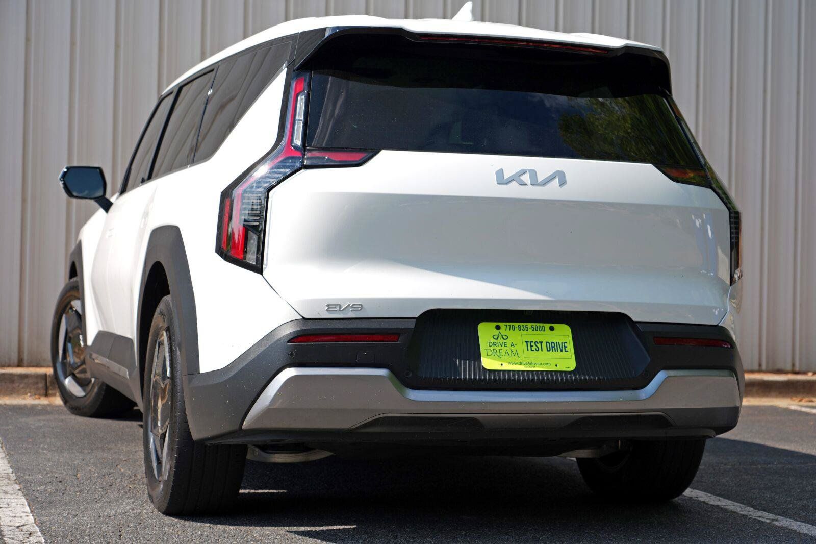 Used 2024 Kia EV9 Light Long Range RWD image 6