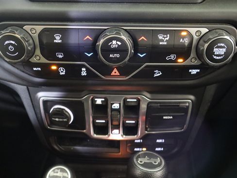 Used 2018 Jeep Wrangler Unlimited Sport S AWD/4WD image 26