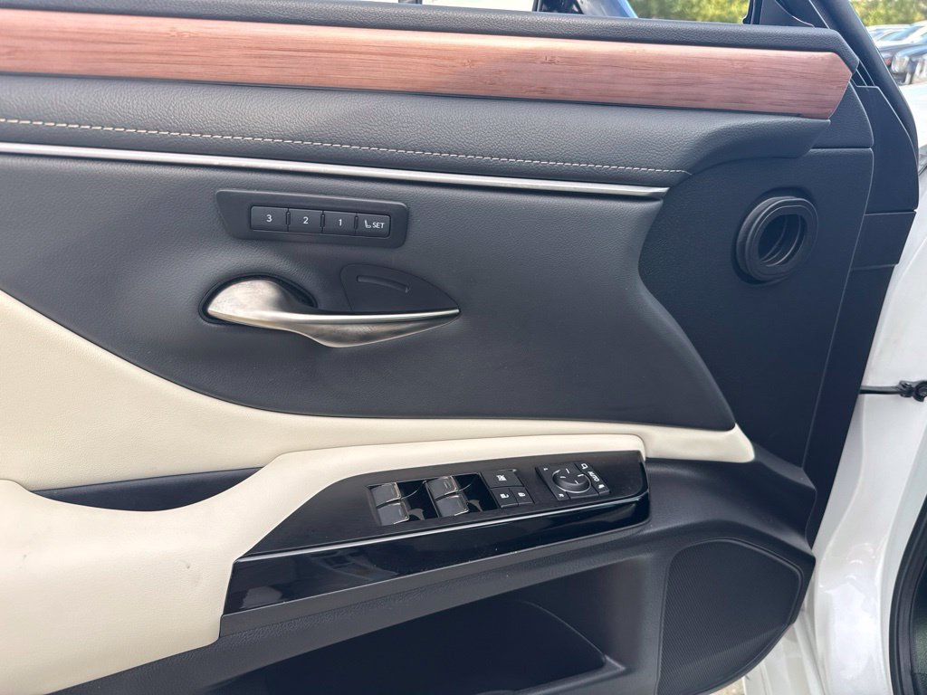 Used 2025 Lexus ES 350 w/ Premium Package FWD image 14