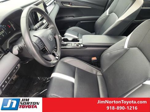 Used 2025 Toyota Camry SE image 14