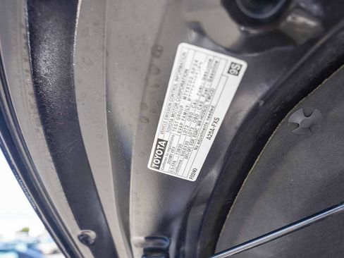 Used 2021 Toyota Highlander XLE image 31