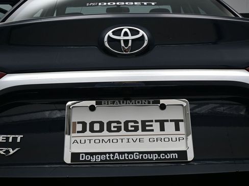 Used 2016 Toyota Camry LE image 14