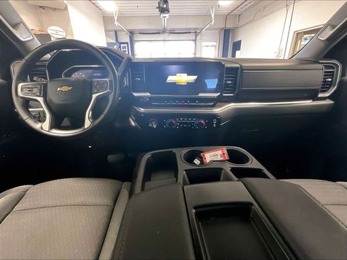 Used 2024 Chevrolet Silverado 1500 LT AWD/4WD image 21