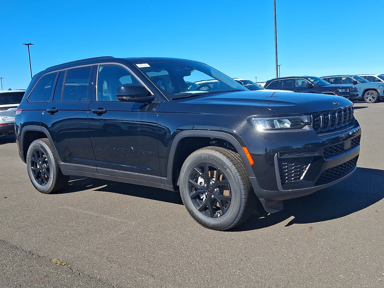 New 2026 Jeep Grand Cherokee Altitude AWD/4WD image 1