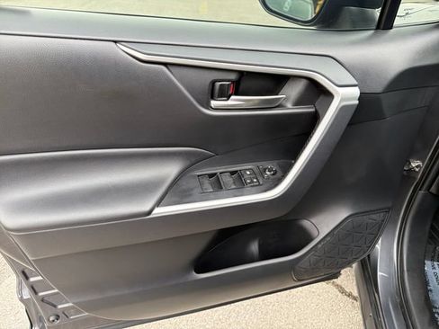 Used 2019 Toyota RAV4 XLE FWD image 17