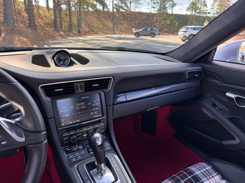 Used 2014 Porsche 911 Turbo S AWD/4WD image 34