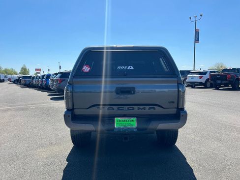 Used 2020 Toyota Tacoma TRD Off-Road w/ TRD Premium Off Road Package AWD/4WD image 5