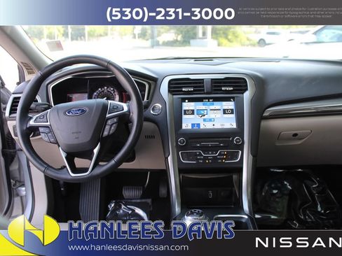 Used 2017 Ford Fusion SE w/ Fusion SE Technology Package FWD image 17