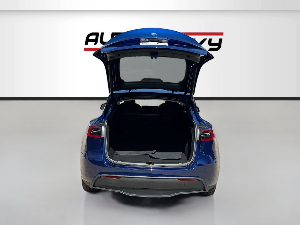 Used 2024 Tesla Model Y Long Range AWD/4WD image 26