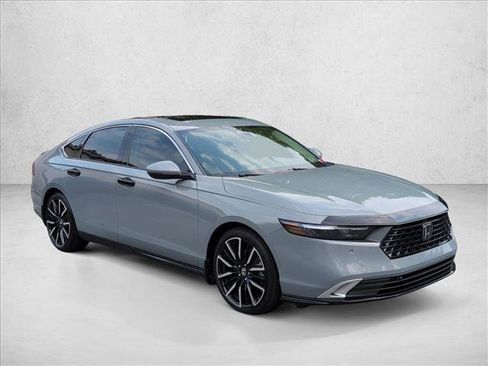 Used 2025 Honda Accord Touring image 3