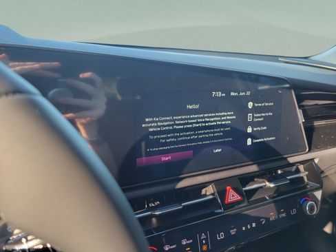 New 2026 Kia Niro EX FWD image 17