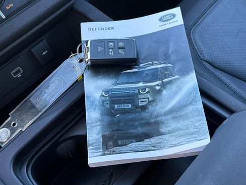 Used 2023 Land Rover Defender 110 X-Dynamic SE image 10