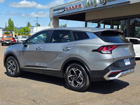 Used 2023 Kia Sportage LX AWD/4WD image 2
