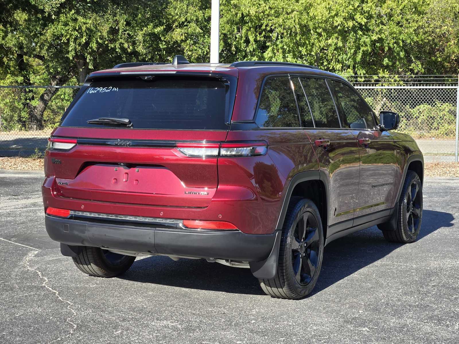 Used 2025 Jeep Grand Cherokee Limited w/ Luxury Tech Group II AWD/4WD image 7