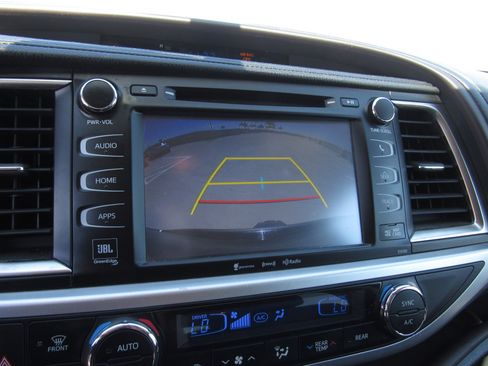 Used 2016 Toyota Highlander Limited image 21