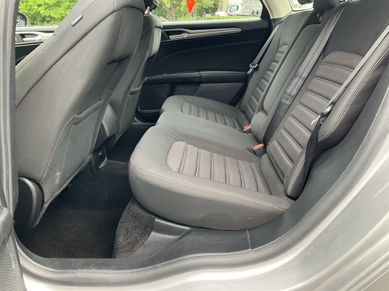 Used 2018 Ford Fusion SE FWD image 15