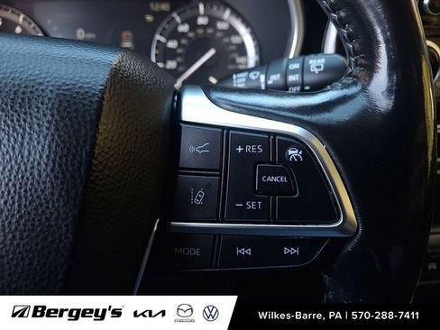 Used 2020 Toyota Highlander XLE image 25