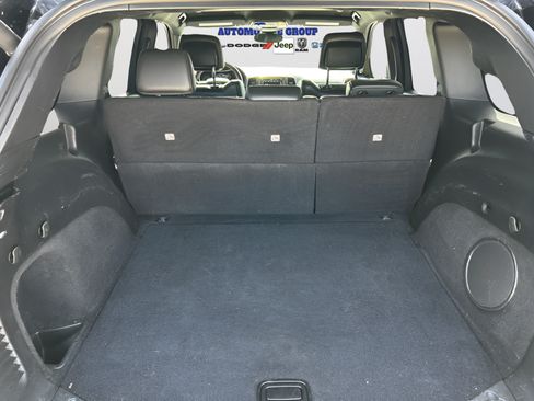 Used 2018 Jeep Grand Cherokee Laredo RWD image 37