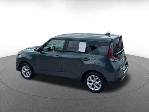 Used 2025 Kia Soul LX w/ LX Technology Package FWD image 10