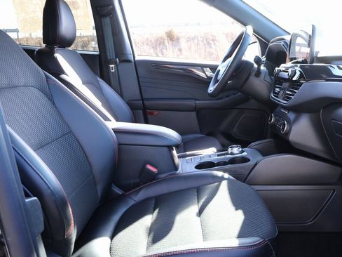 Used 2025 Ford Escape ST-Line image 9