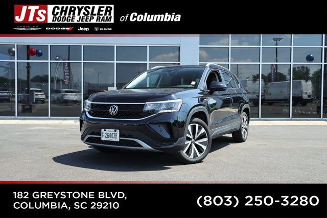 Used 2024 Volkswagen Taos SE FWD image 1