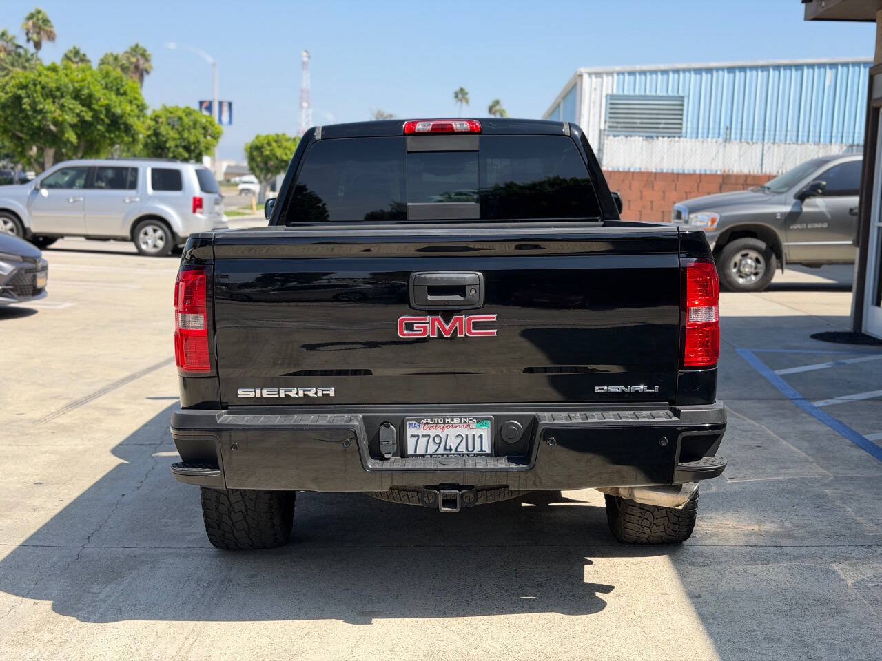 Used 2015 GMC Sierra 1500 Denali w/ Driver Alert Package RWD image 9