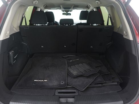 Used 2024 Nissan Rogue SV image 9