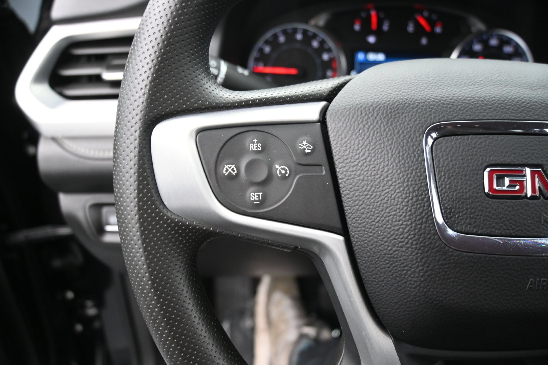 Used 2023 GMC Acadia SLE w/ Driver Convenience Package AWD/4WD image 23