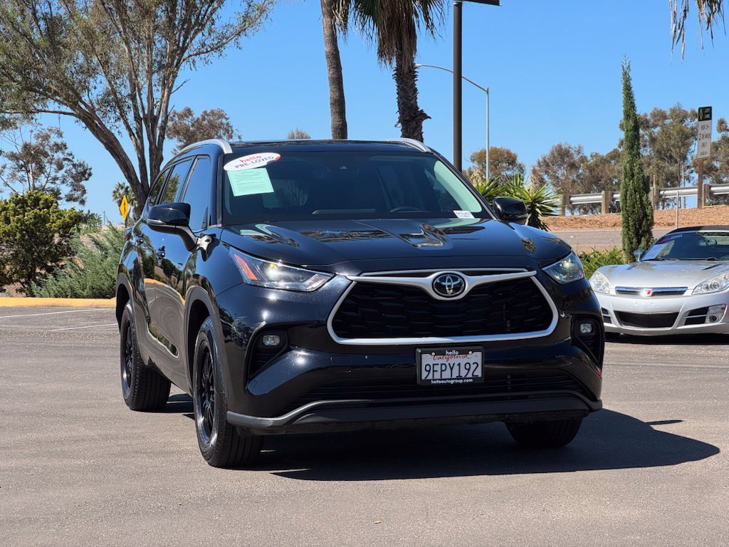 Used 2023 Toyota Highlander XLE FWD image 4