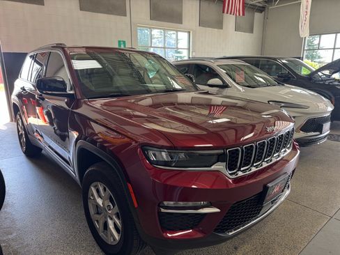 Used 2022 Jeep Grand Cherokee Limited AWD/4WD image 3