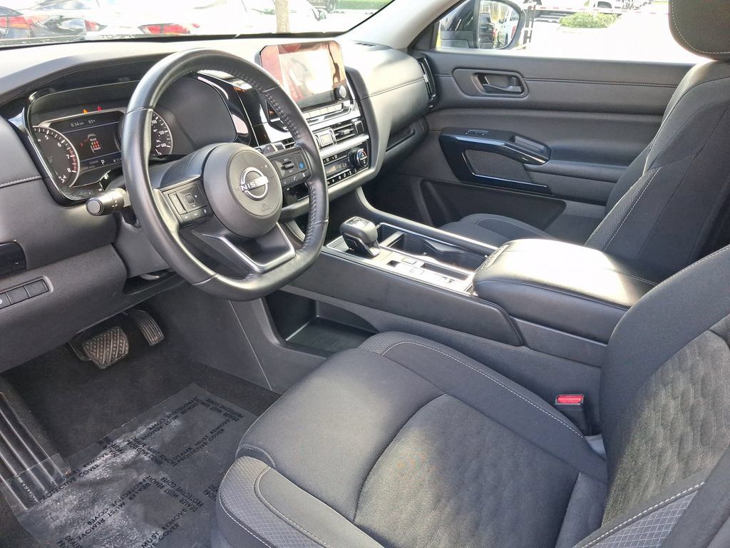 Certified 2024 Nissan Pathfinder SV FWD image 13