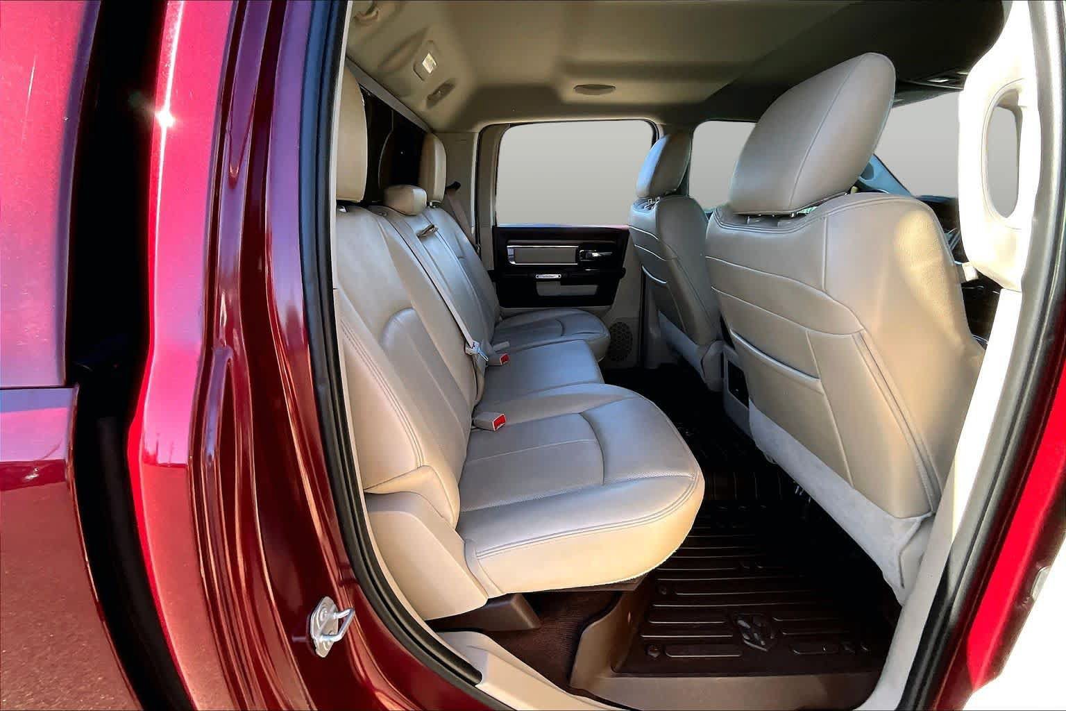 Used 2018 RAM 1500 Laramie w/ Convenience Group AWD/4WD image 19