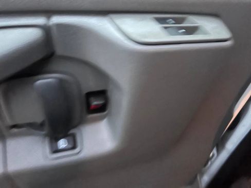 Used 2015 Chevrolet Express 2500 image 18