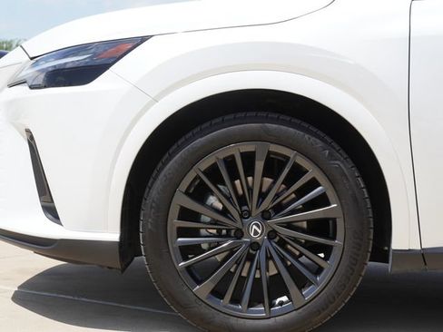Used 2025 Lexus RX 350h w/ Kick Sensor & Tow Package AWD/4WD image 4
