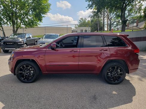 Used 2022 Jeep Grand Cherokee Laredo X AWD/4WD image 8