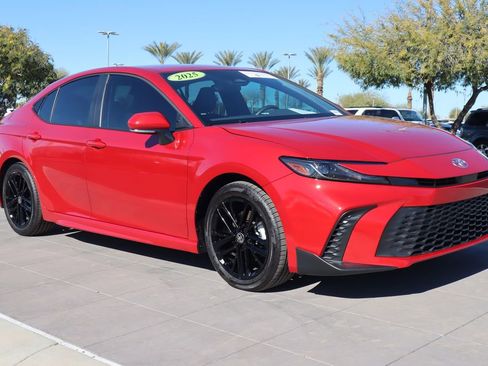 Certified 2025 Toyota Camry SE image 3