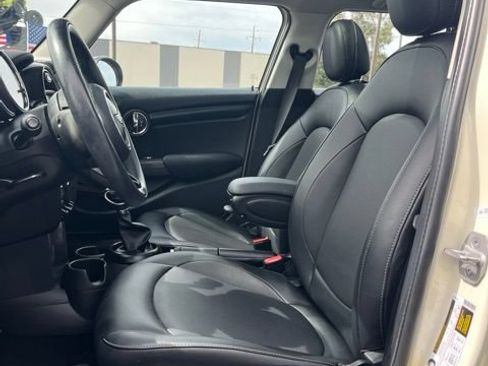 Used 2018 MINI Cooper 4-Door Hardtop FWD image 25