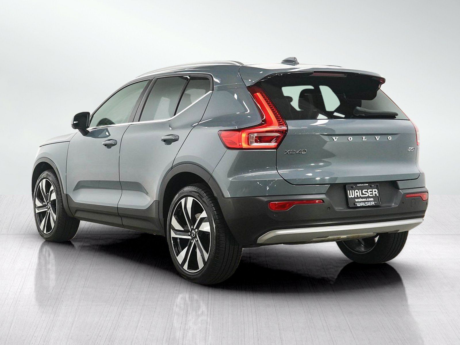 Used 2023 Volvo XC40 B5 Ultimate w/ Protection Package Premier AWD/4WD image 3