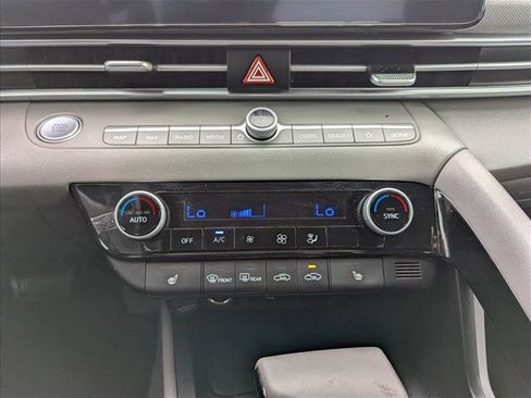 Used 2024 Hyundai Elantra SEL w/ Convenience Package FWD image 20
