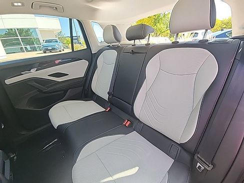 New 2025 Volkswagen Tiguan SE image 21