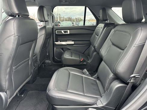 Used 2024 Ford Explorer XLT w/ Equipment Group 202A image 12