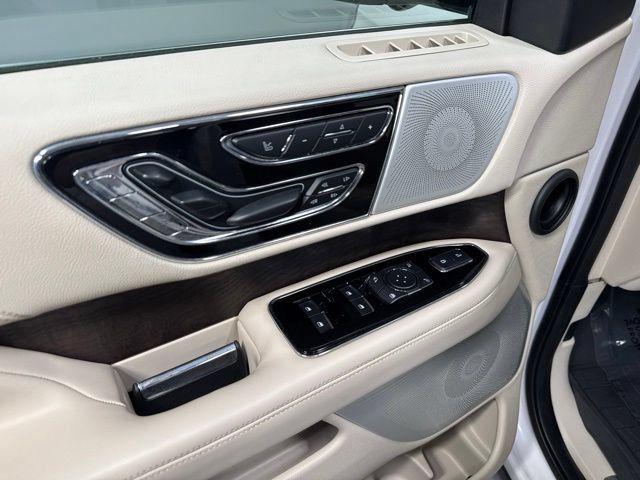 Used 2019 Lincoln Navigator L Reserve AWD/4WD image 13